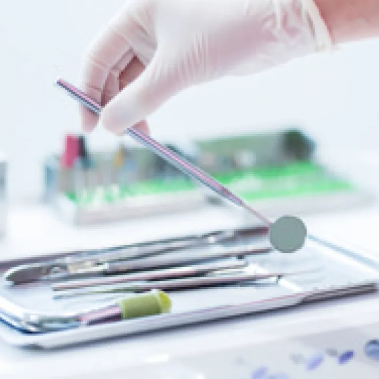 治療器具のを取る様子